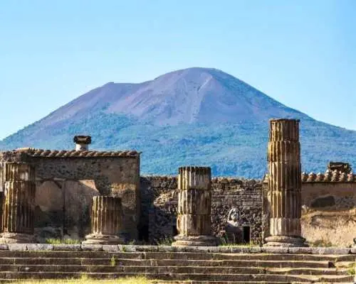From Naples: Tour of Pompeii with ticket, guide, and transfer included｜Italy