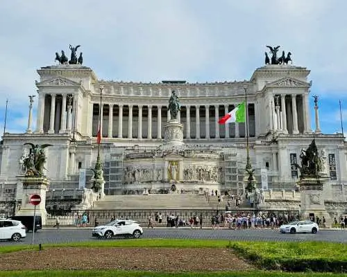 Alternative Walking Tour of Rome's City Center & Hidden Gems｜Italy