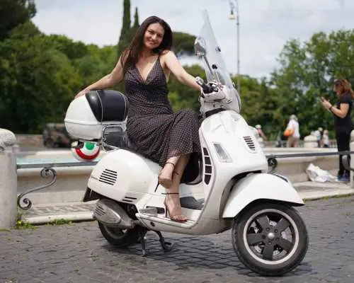 Vespa Voyage: Scenic Routes of Rome｜Italy