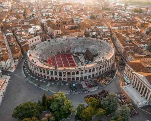 Verona: Private Guided Tour with Visit of Arena di Verona｜Italy