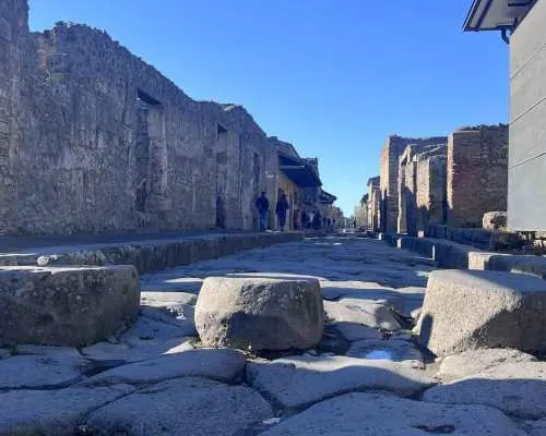 From Naples: Pompeii and Matera Day Trip with Transfer｜Italy
