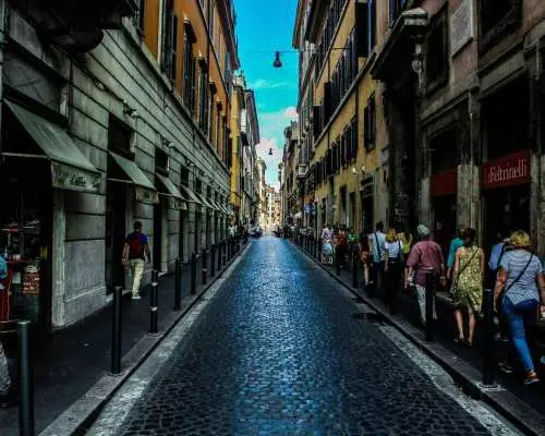 Walk in the Heart of Rome: The Squares, the Eternal History｜Italy