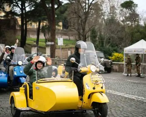 Rome: Vespa Sidecar Food Tour with Driver｜Italy