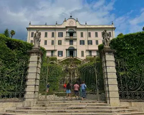 コモ湖：ベスパ終日レンタル＆ヴィラ・カルロッタ入場券｜イタリア