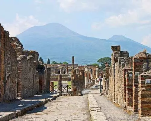 From Amalfi: Pompeii Half-Day Tour with Tourist Guide｜Italy