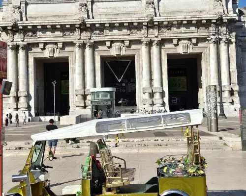 Milan: Private Tuk Tuk Tour with Hotel Pickup｜Italy