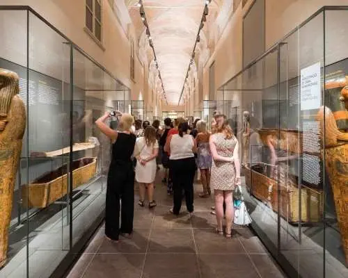 Turin: Egyptian Museum Tour and Aperitivo in Iconic Café｜Italy