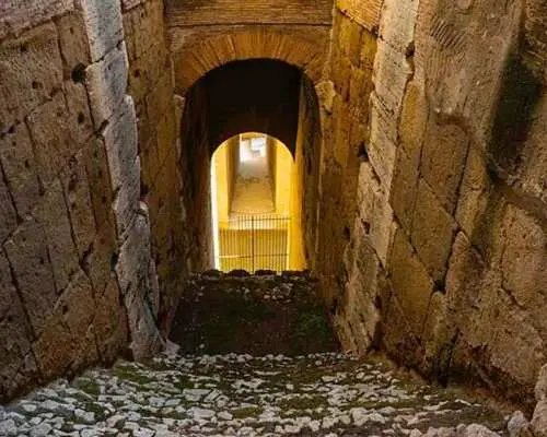 ローマ：子供のためのコロッセオ – 剣闘士とローマの驚異を巡る旅｜イタリア