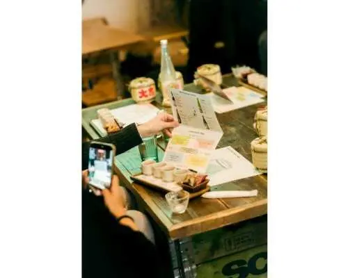 【東京・浅草】初心者向け！日本酒テイスティング＆オリジナルお土産づくり（ミニ菰樽）60分