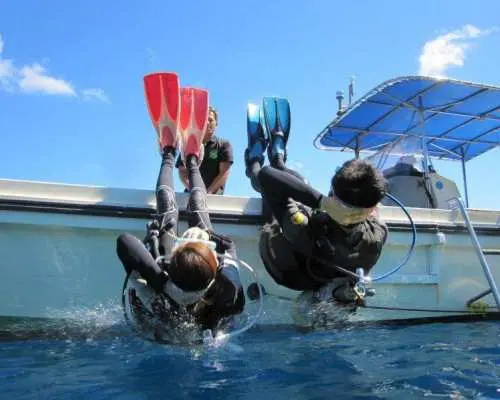 【沖縄/恩納村】青の洞窟体験ダイビング◇貸切専属ガイド◇ 餌あげ無料◇ Gopro無料写真動画プレゼント◇初心者歓迎◇感動の世界へご案内♪