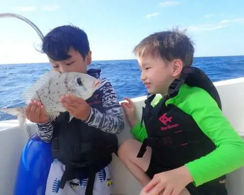 [Departing from Ginowan Marina] Private Private charter boat Charter [Okinawa Multi-Species Fishing - Beginners Welcome! 3.5-Hour Course] Popular with Families and Groups! Children Welcome!