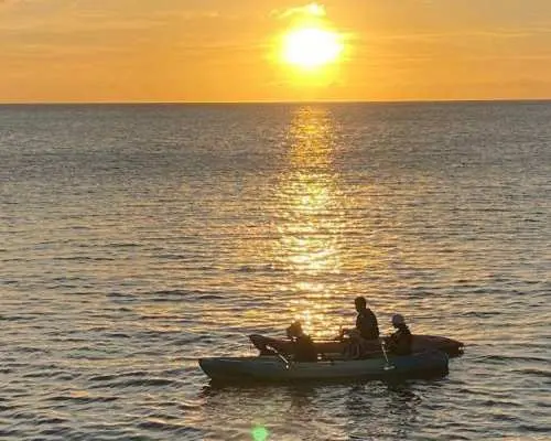 [Group discount for 4 or more people] Enjoy a golden moment in a superb location with "Sunset Kayaking" at our comfortable new facility ★ Equipped with hot showers and hair dryers ★ Free photos!