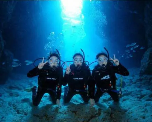[Onna Village, Okinawa Prefecture] Introductory Diving Tour to the Blue Cave & Introductory Diving Boat Tour Set in Onna Village