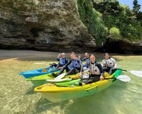 [Ishigaki Island Kayaking] A guide who knows the northern part of the island inside and out will take you on a stroll on the water to hidden spots | Free photos and videos, free drone aerial photography