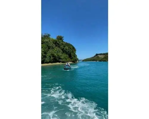 [Okinawa, Uruma City] Jet ski tour to Ikei Island and Ikei Beach (60 minutes)! Kaichu Road, Henza Island, Hamahiga Island, Miyagi Island, Ikei Island, Yakeina. Children welcome!