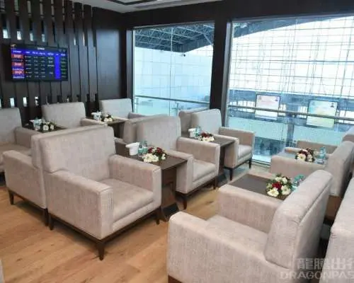 喬利格蘭特機場(DED) | Domestic Terminal | Bird Lounge | 貴賓室服務