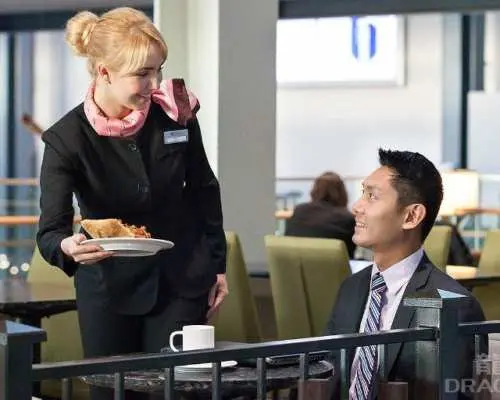 溫哥華國際機場(YVR) | Domestic Terminal | Plaza Premium Lounge (Pier C) | 貴賓室服務