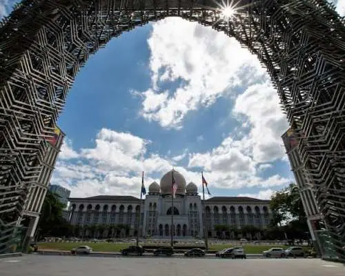 Tour kết hợp tham quan Grand Kuala Lumpur và động Batu Caves với Putrajaya.