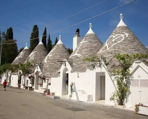 Monopoli and Alberobello guided tour from Bari