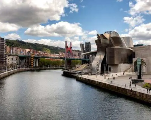 Visit to the Guggenheim Museum in Bilbao in Spanish