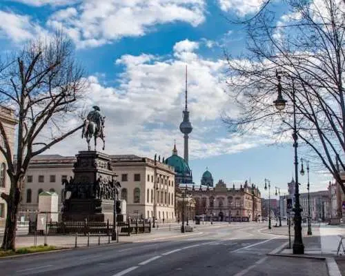 Berlin landmarks audio tour with Madame Tussauds ticket