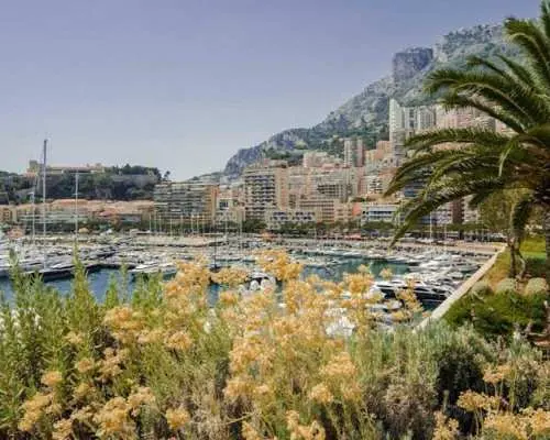 Guided tour around Nice's iconic landmarks with a local