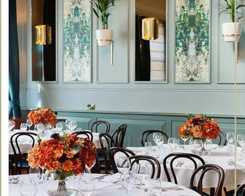 Experience Les Misérables tickets with two-course pre-show dinner