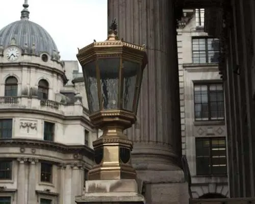 Art and culture walk of London with a local