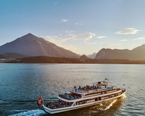 Day ticket Lake Thun and Lake Brienz in summer