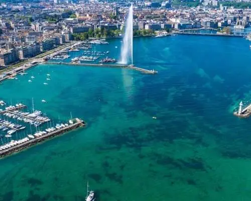 Guided Geneva Panorama E-Bike Tour: United Nations Square, Lake, and Old Town