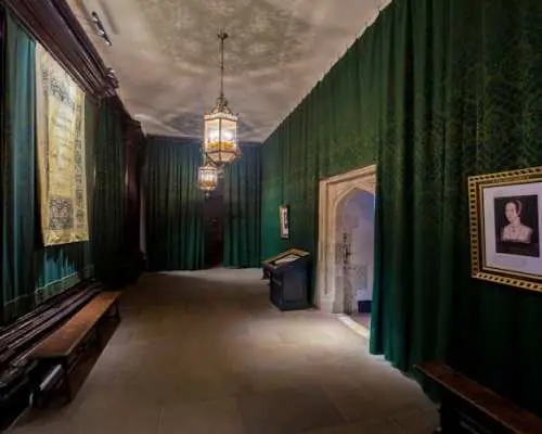 Hampton Court Palace tickets with gardens and maze