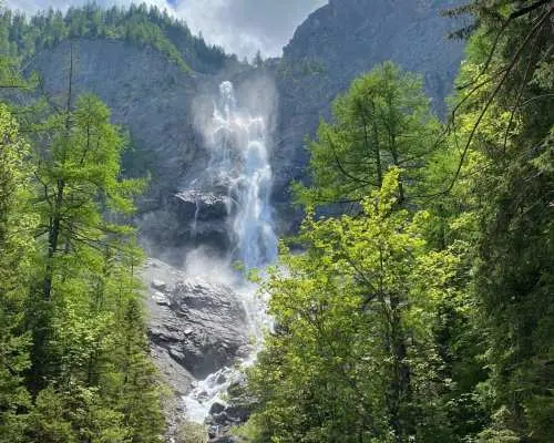 Waterfall tour around the Engstligen waterfalls