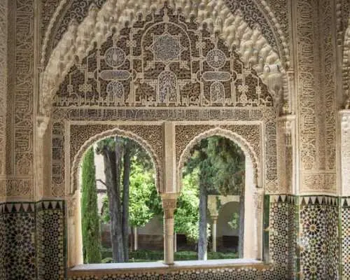 Alhambra guided tour with flamenco show and dinner