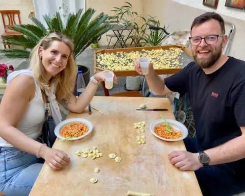 Bari walking tour with pasta experience