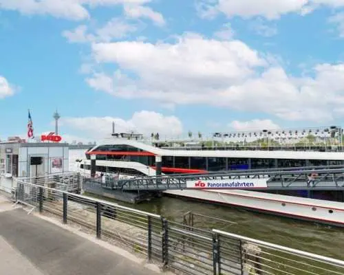 Du ngoạn ngắm cảnh sông bằng thuyền ở Düsseldorf