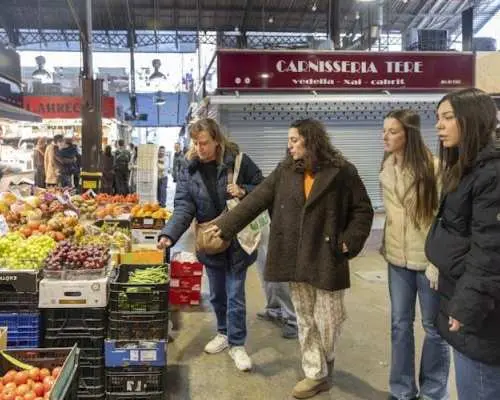 Food market guided tour with tastings