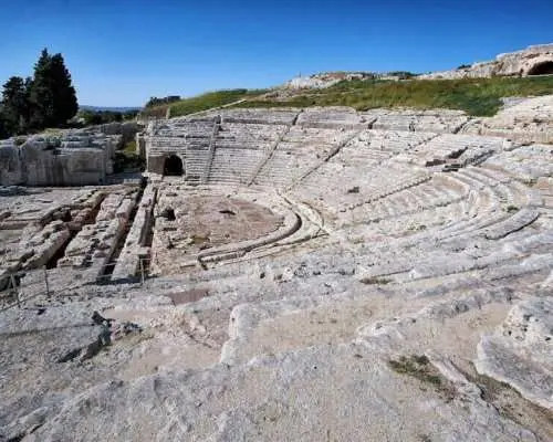 Tour tham quan Syracuse và đảo Ortygia có hướng dẫn viên khởi hành từ Taormina.