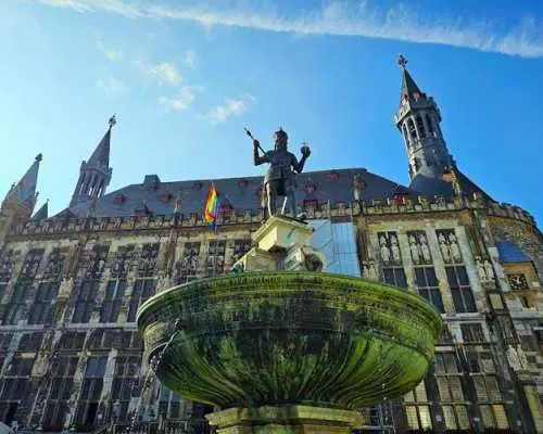 Trò chơi tìm kho báu ở khu phố cổ Aachen kèm sách nói tương tác