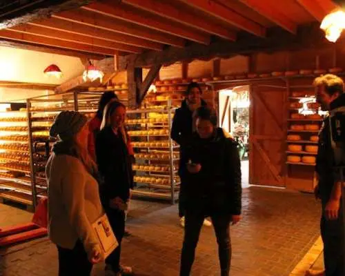 Tour đạp xe vùng nông thôn với cối xay gió, pho mát và guốc gỗ.