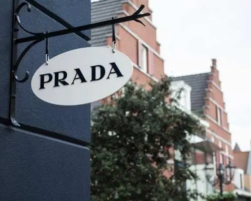 Shopping at Roermond Design Outlet with private transportation from Amsterdam