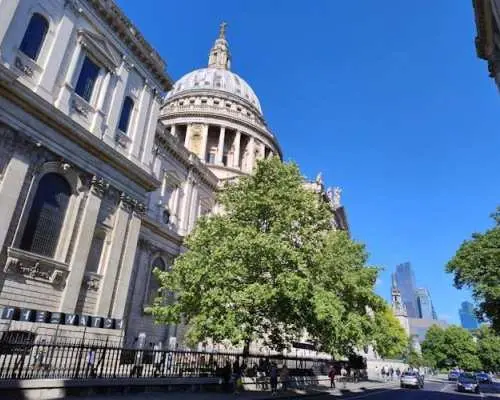 London big city hike through renowned landmarks