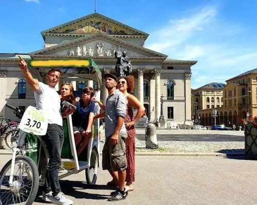 ミュンヘンのイギリス庭園での人力車ツアー
