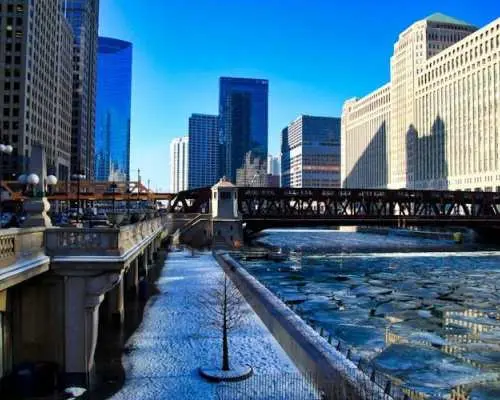 Riverwalk self-guided audio walking tour in Chicago