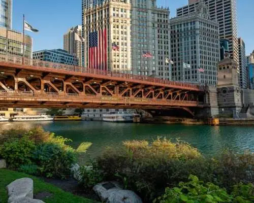 Riverwalk self-guided audio walking tour in Chicago