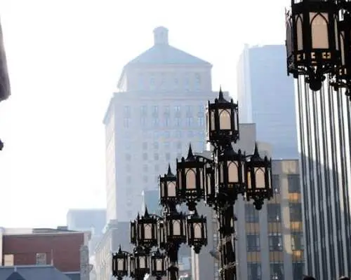 2-day hop-on hop-off tour of Montreal