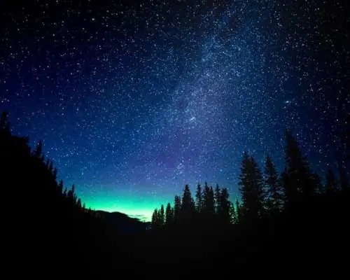 Sunset and stargazing tour at Moraine Lake