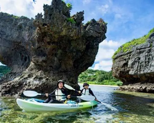 English: [Okinawa, Onna Village] Sea Kayak Cliffside Adventure Tour (90 minutes) An adventure tour that can be easily enjoyed by children who can walk (1 year old and up) to seniors with no age restrictions!