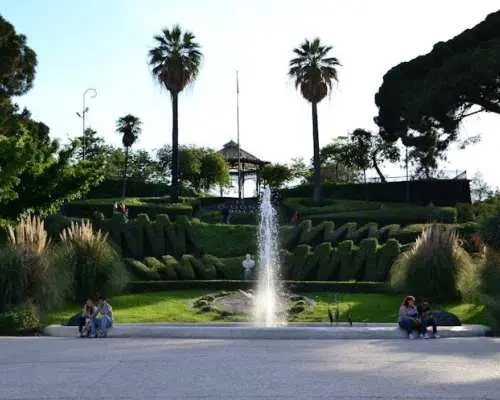 Tour đi bộ tham quan Catania có hướng dẫn viên.