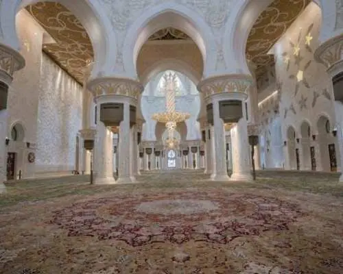 Abu Dhabi city tour with dinner at Emirates Palace