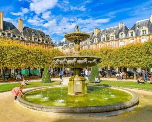 Marais Quarter historical self-guided food tour with audio app